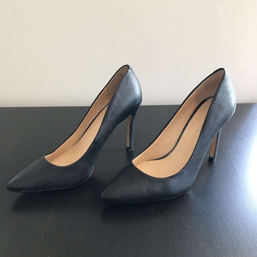 Banana Republic black leather pumps. Size 6 1/2